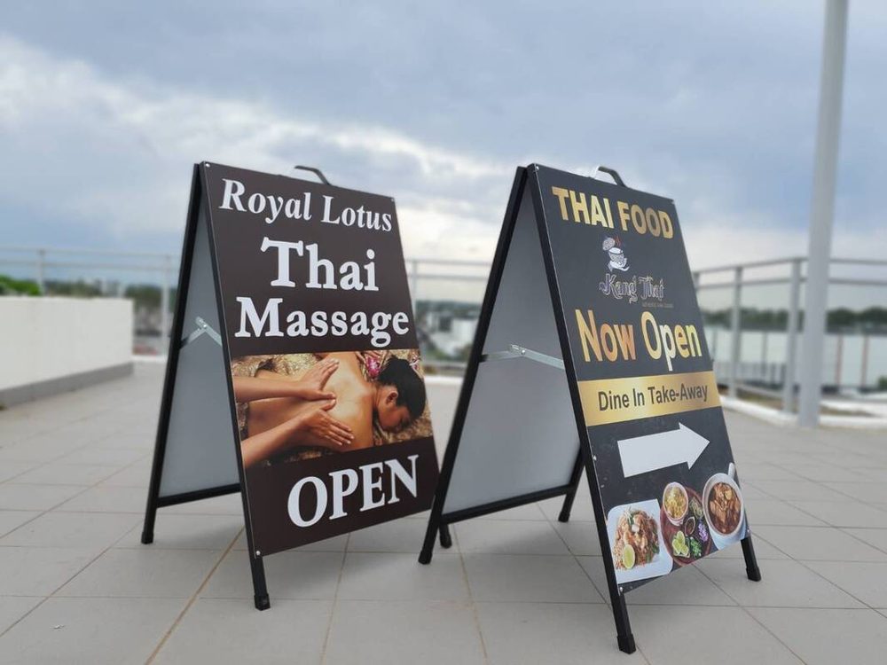 ป้ายตั้งโต๊ะ & ป้ายหน้าร้าน — Signage